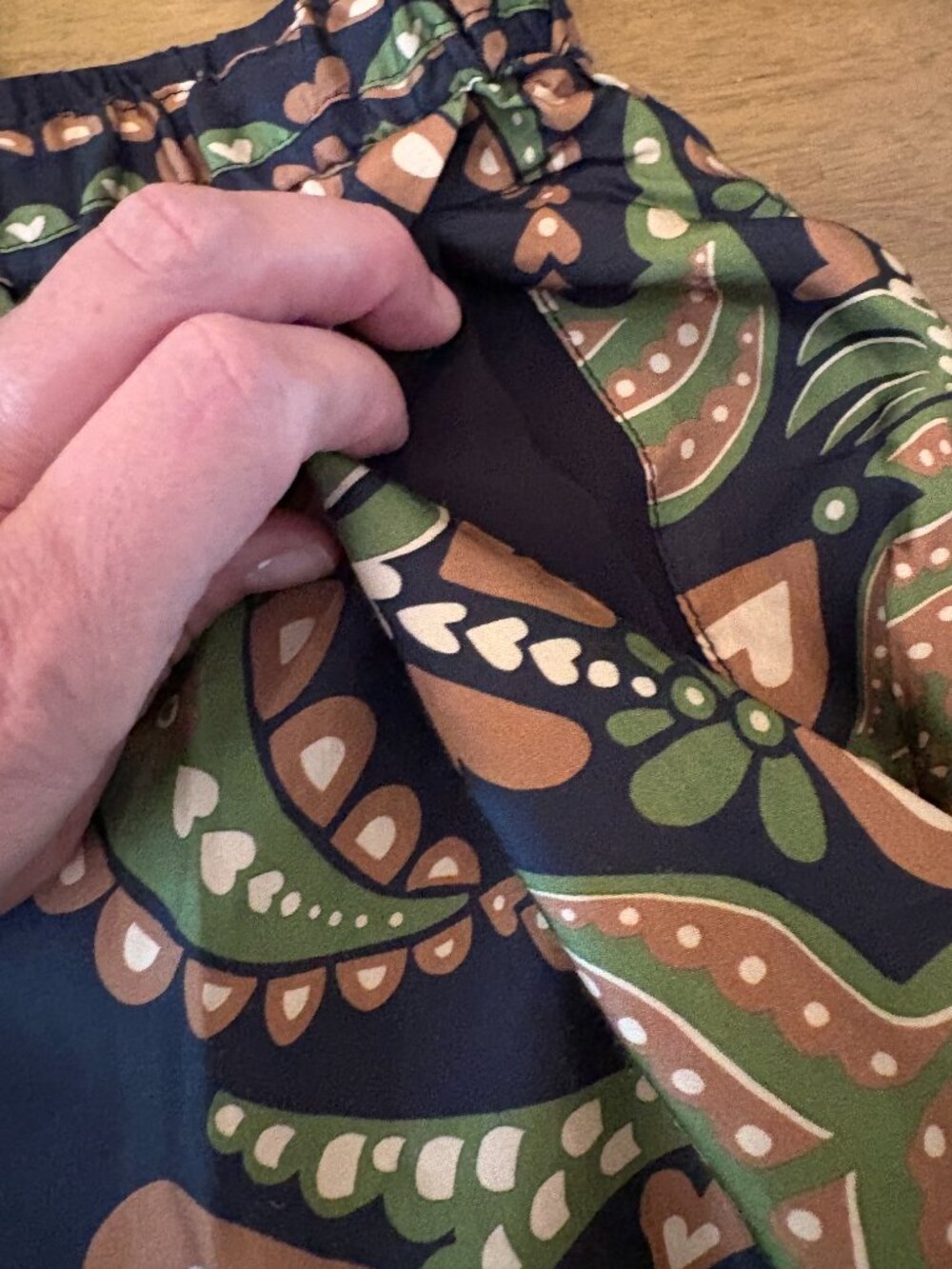 NWT (Other) Farm Rio Paisley Print Satin Tapered Pants in Black/Orange/Green. XS - Picture 5 of 15